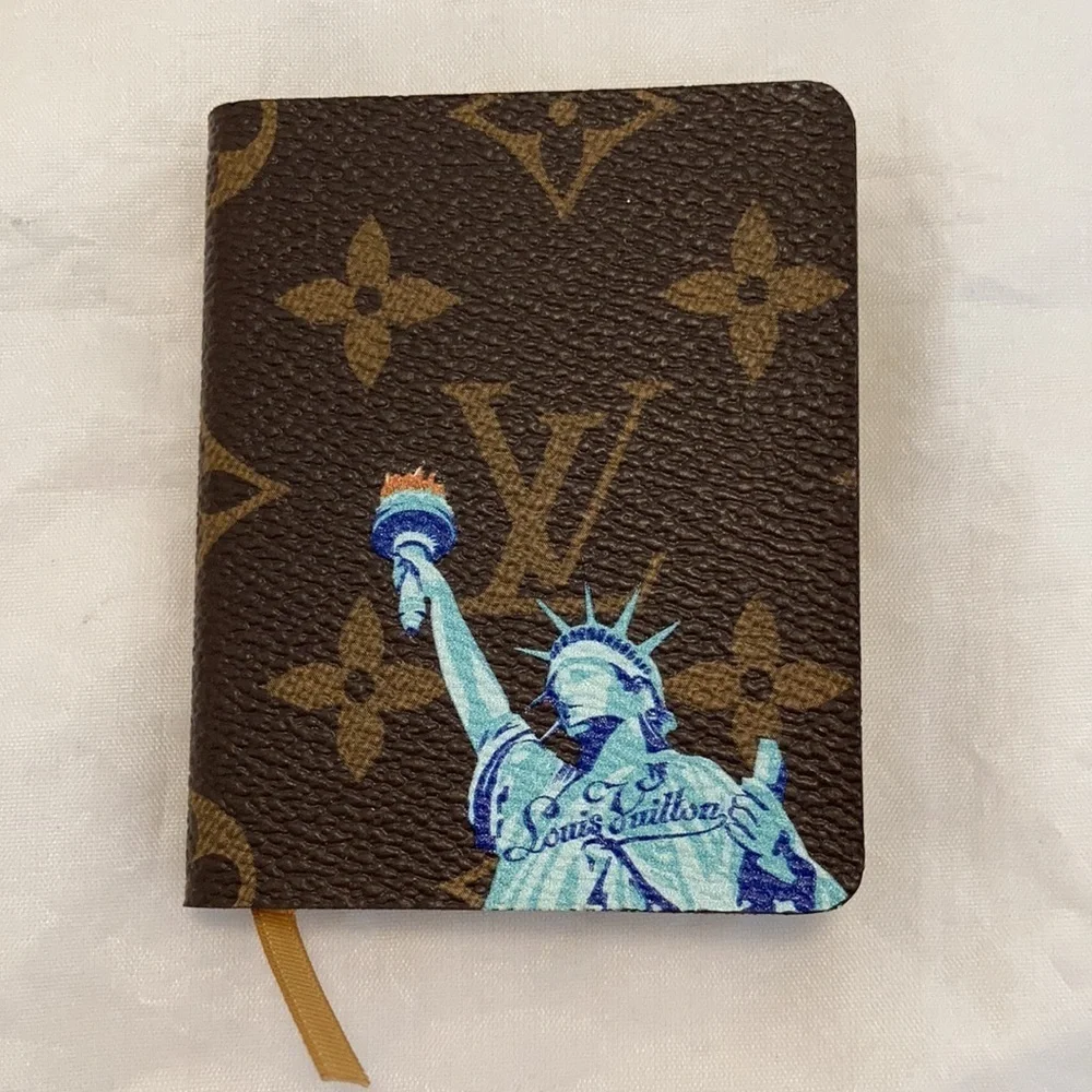 𝅺LOUIS Vuitton Mini Jules Notebook - NEW YORK CITY - Picture 2 of 11
